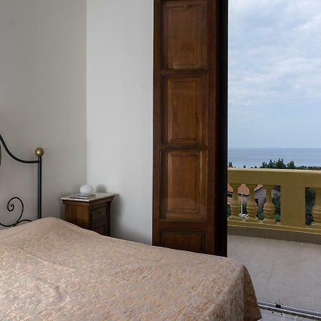 Villa Santa Lucia Чефалу Екстериор снимка