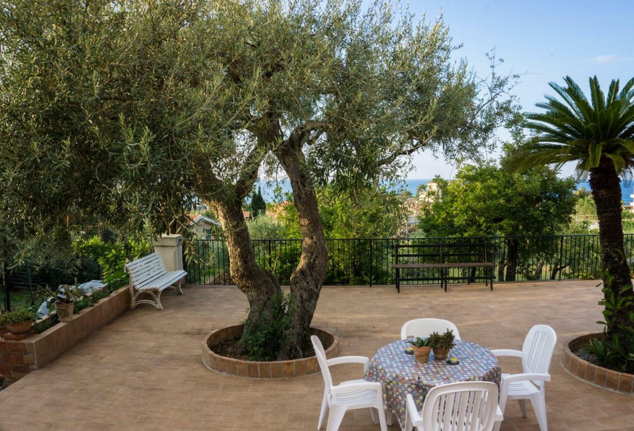 Villa Santa Lucia Чефалу Екстериор снимка